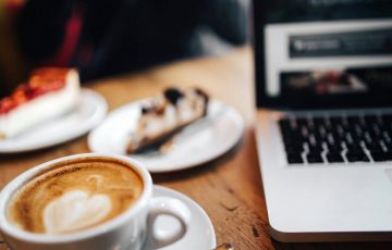 laptop, coffee and cake at a cafe